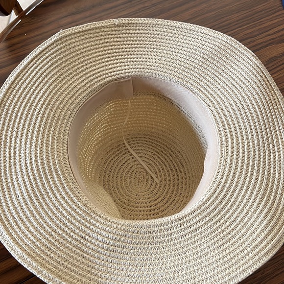 Sun hat! - Picture 2 of 2